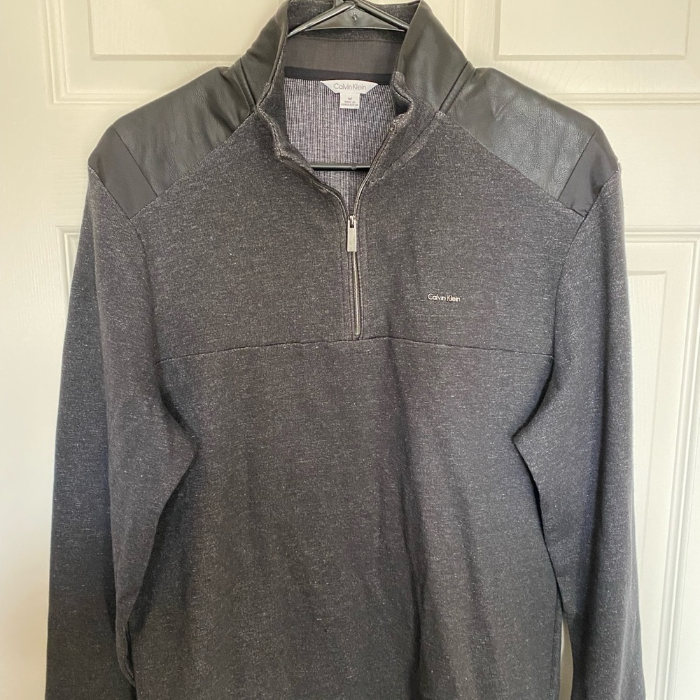 Calvin Klein Sweater Size: Medium